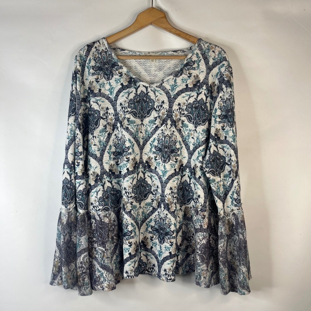 Cato Top Womens 18/20 Blue Damask Lace Bell Sleeve V-Neck Knit Blouse